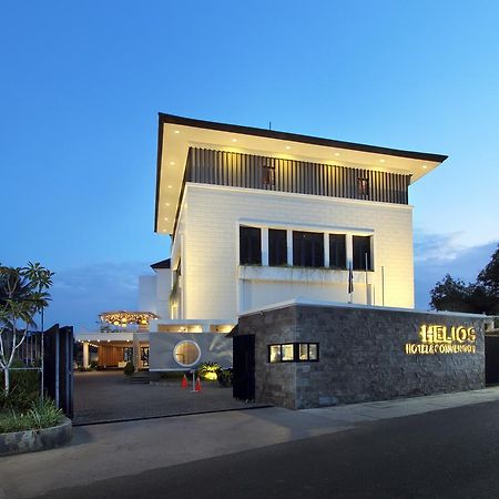 เฮลิออส โฮเต็ล แอนด์ คอนเวนชั่น Hotel Watampone ภายนอก รูปภาพ