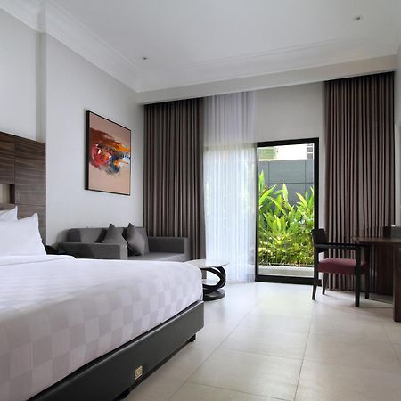 เฮลิออส โฮเต็ล แอนด์ คอนเวนชั่น Hotel Watampone ภายนอก รูปภาพ