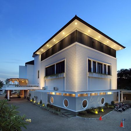 เฮลิออส โฮเต็ล แอนด์ คอนเวนชั่น Hotel Watampone ภายนอก รูปภาพ