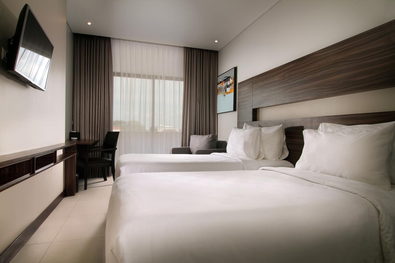 เฮลิออส โฮเต็ล แอนด์ คอนเวนชั่น Hotel Watampone ภายนอก รูปภาพ
