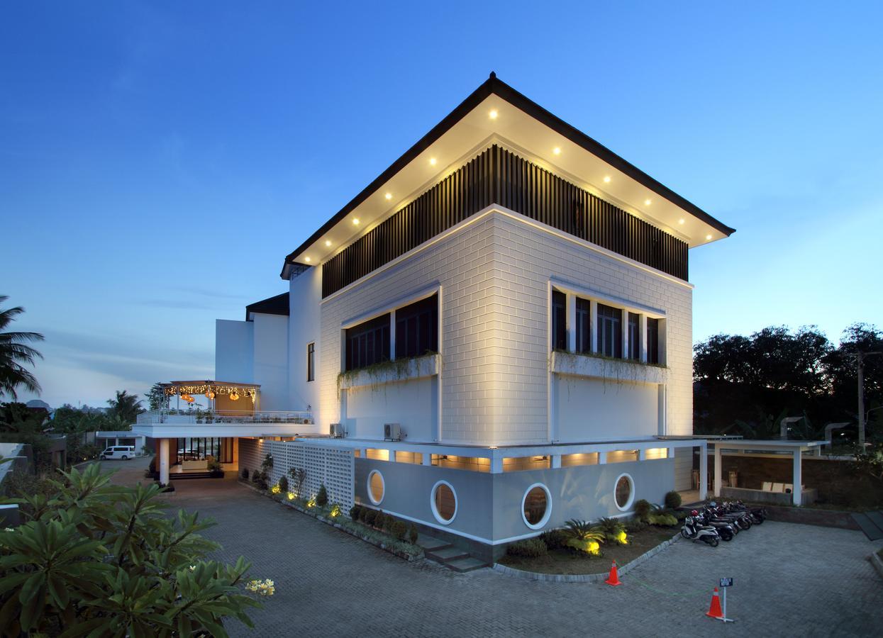 เฮลิออส โฮเต็ล แอนด์ คอนเวนชั่น Hotel Watampone ภายนอก รูปภาพ