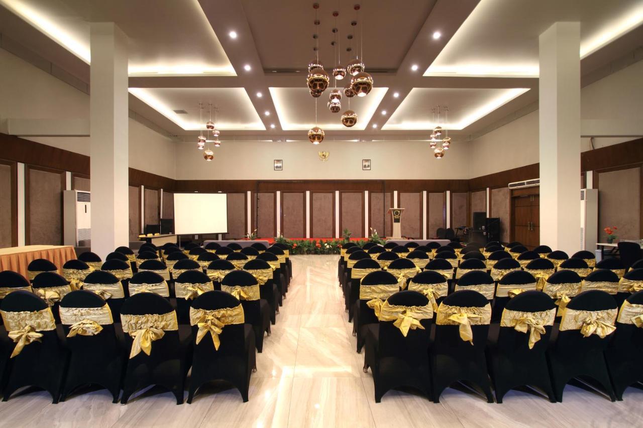 เฮลิออส โฮเต็ล แอนด์ คอนเวนชั่น Hotel Watampone ภายนอก รูปภาพ